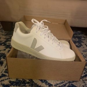 Veja Ecru White Natural Sneaker